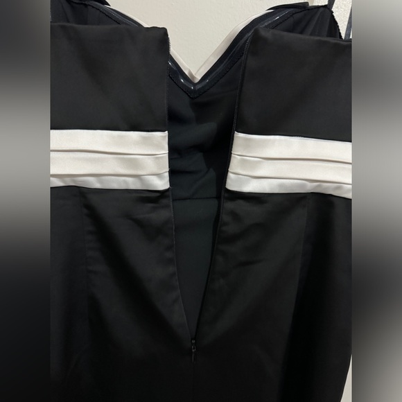 BCBG Max Azria Black Strapless White Satin Bow Cocktail Dress Size 8 - Picture 7 of 14